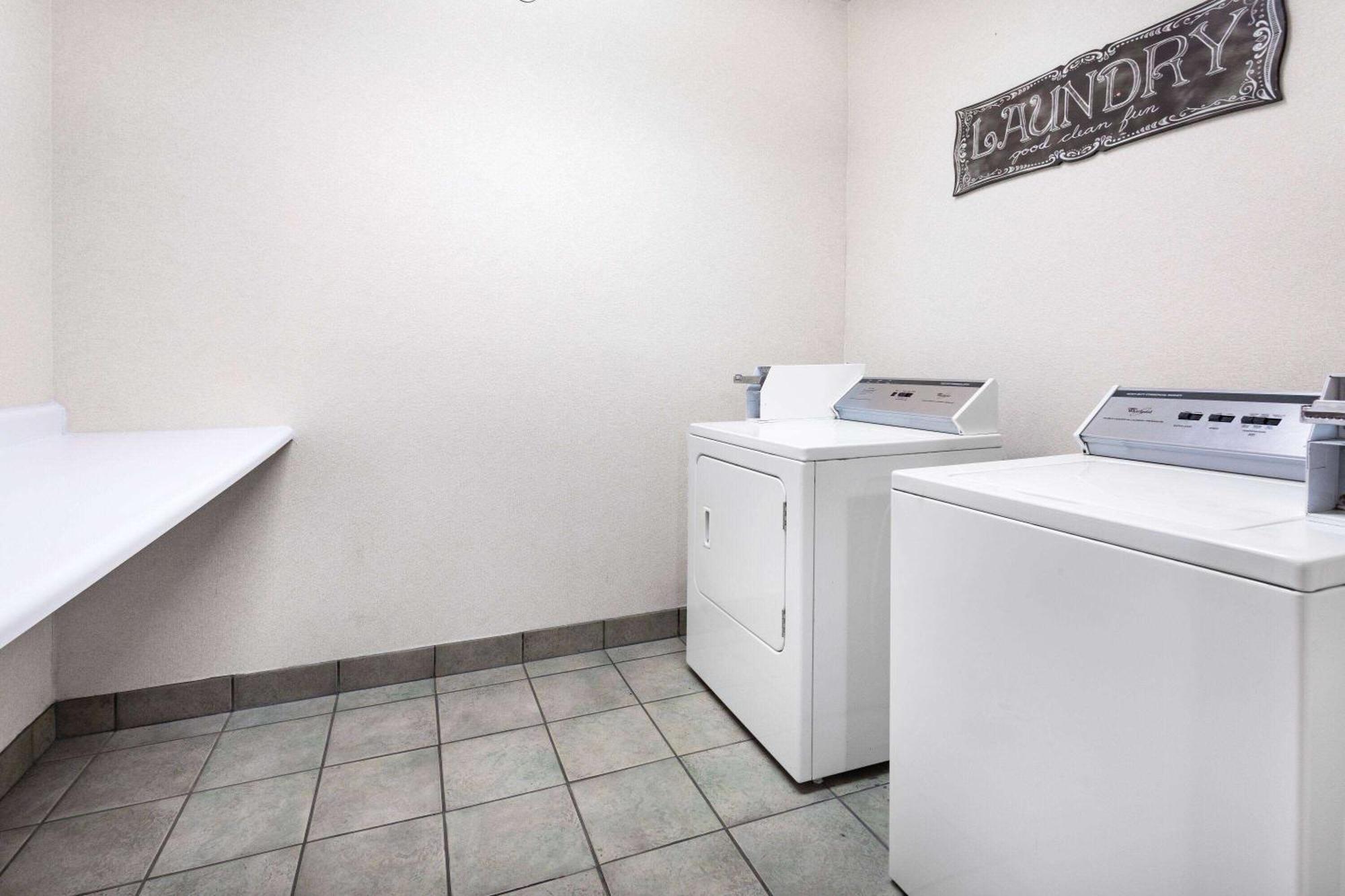 Super 8 By Wyndham Marysville/Port Huron Area Extérieur photo