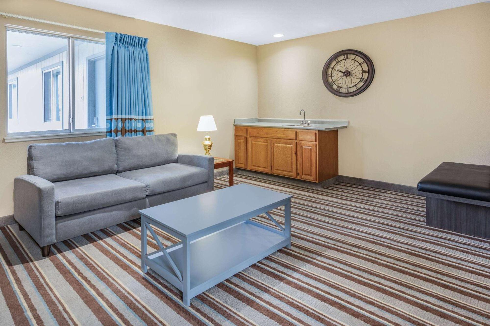 Super 8 By Wyndham Marysville/Port Huron Area Extérieur photo